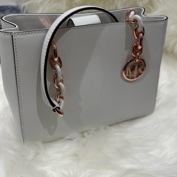 Michael Kors small purse. Brand new in original packaging. - Picture 2 of 7